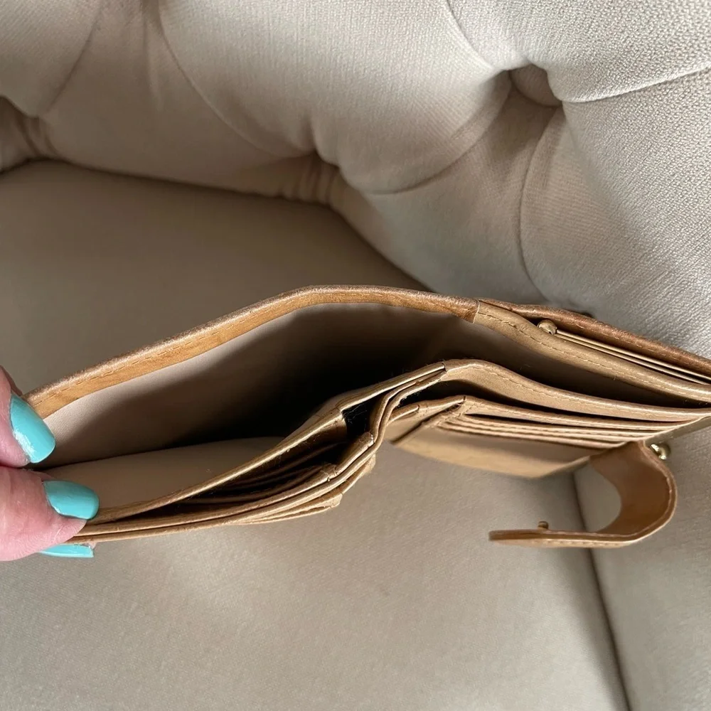 Buxton tan leather billfold wallet_9